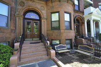 Beacon Inn 1087 บรูคไลน์ ภายนอก รูปภาพ