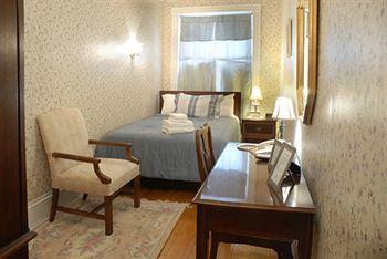 Beacon Inn 1087 บรูคไลน์ ภายนอก รูปภาพ