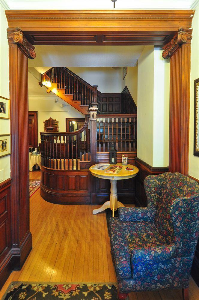 Beacon Inn 1087 บรูคไลน์ ภายนอก รูปภาพ